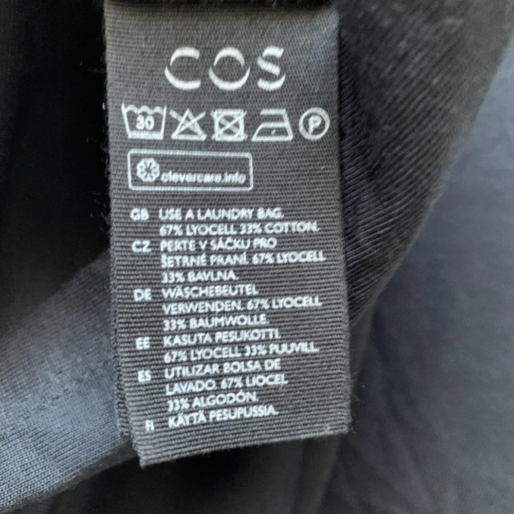COS Black Jersey Top 
Medium
Boxy / Oversized
Asymmetrical hem - Picture 9 of 11